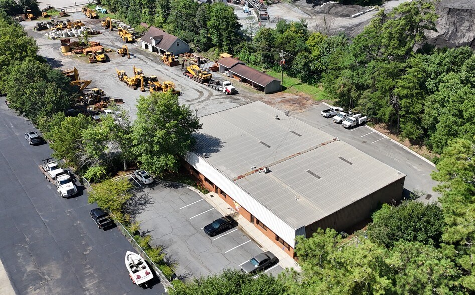 More Photos Of 1499 Old Highway 41, Marietta Warehouse For Lease