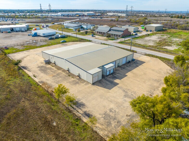 More Photos Of 10100 Hicks Field Rd, Fort Worth Warehouse For Sale