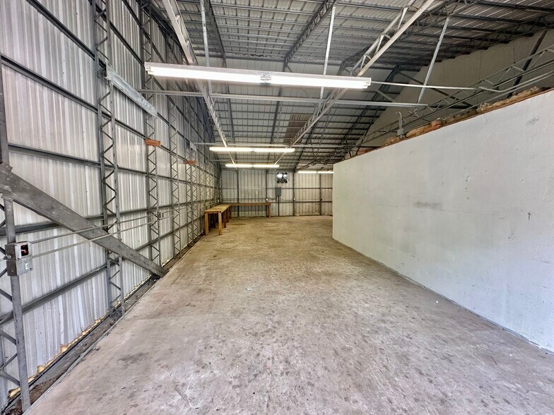 More Photos Of 101 Hibiscus Ave, Bunnell Warehouse For Lease