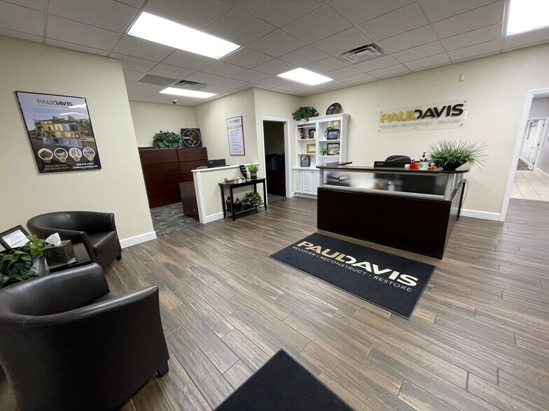 More Photos Of 3306 Waterfield Rd, Lakeland Warehouse For Lease