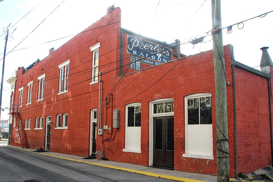 More Photos Of 13 W 10th St, Anniston Storefront For Sale