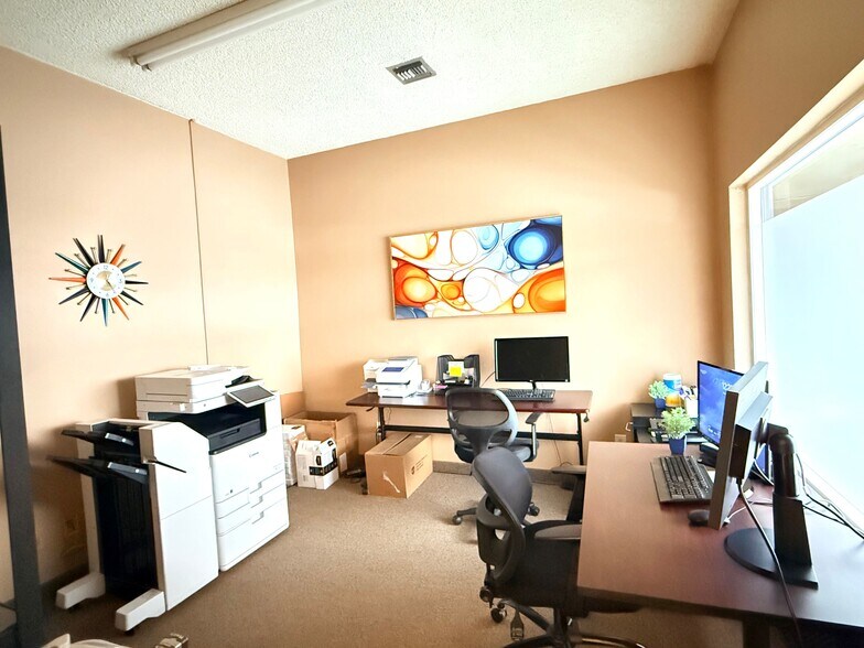 More Photos Of 8514 W Gage Blvd, Kennewick Storefront Retail Office For Sale