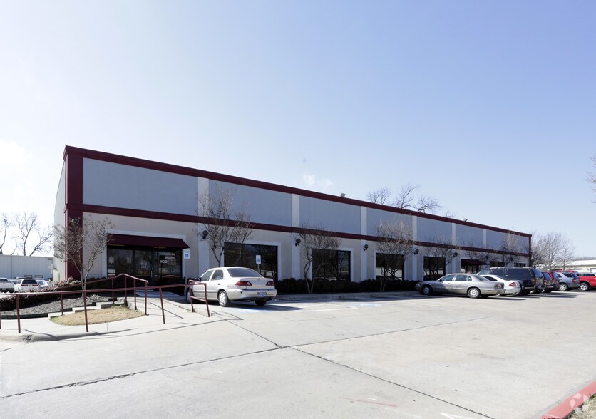 More Photos Of 901 N McDonald St, McKinney Unknown For Lease