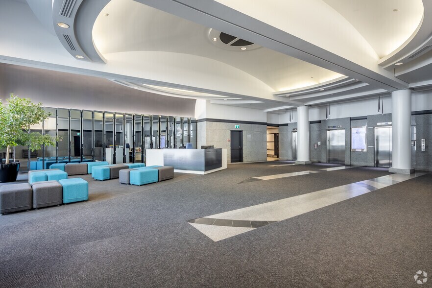 More Photos Of 1555 Rue Peel, Montréal Office For Lease