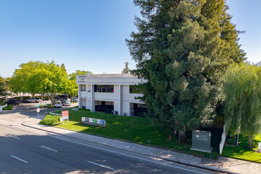 More Photos Of 841 Mohawk St, Bakersfield Medical For Lease