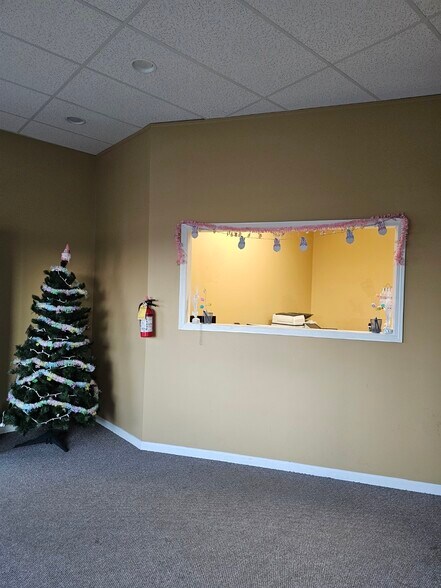 More Photos Of 2101 W State Road 28, Frankfort Freestanding For Lease