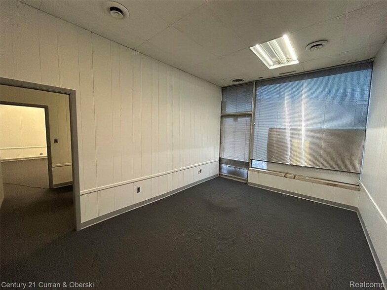 More Photos Of 26032 5 Mile Rd, Redford Township Freestanding For Sale