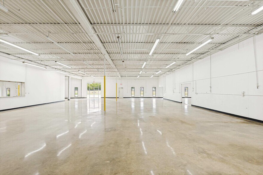 More Photos Of 417 N Interurban St, Richardson Warehouse For Sale