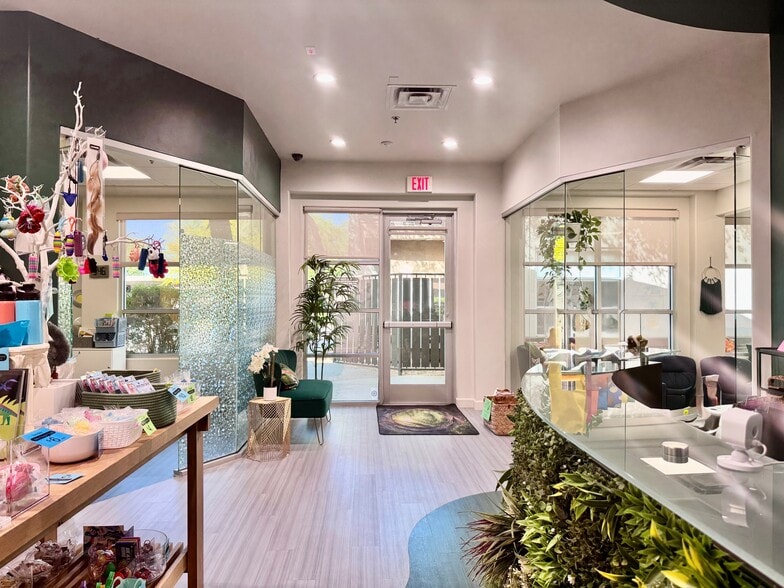 More Photos Of 15601 N 40th St, Phoenix Office For Sale