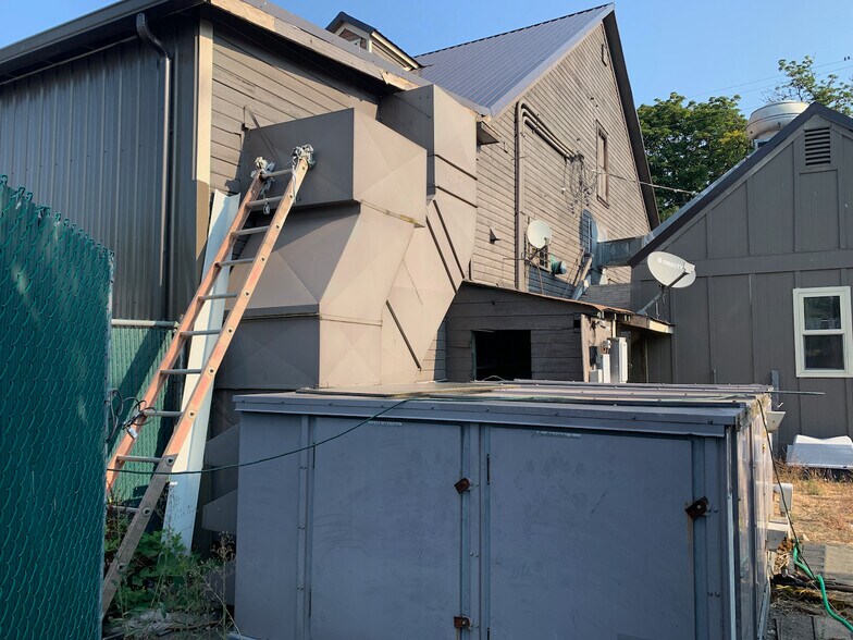 More Photos Of 104 McNaught St, Roy Freestanding For Lease