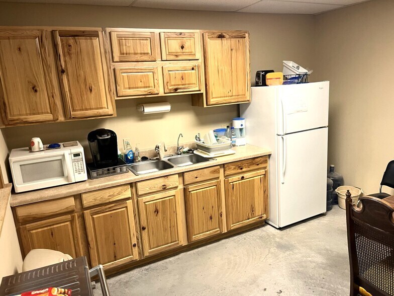 More Photos Of 3810 Spraberry Dr, San Angelo Flex For Sale