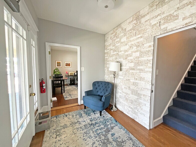 More Photos Of 1216 S Broadway, Lexington Office For Lease