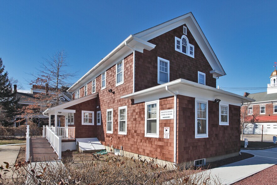 More Photos Of 21 E 2nd St, Riverhead Medical For Sale