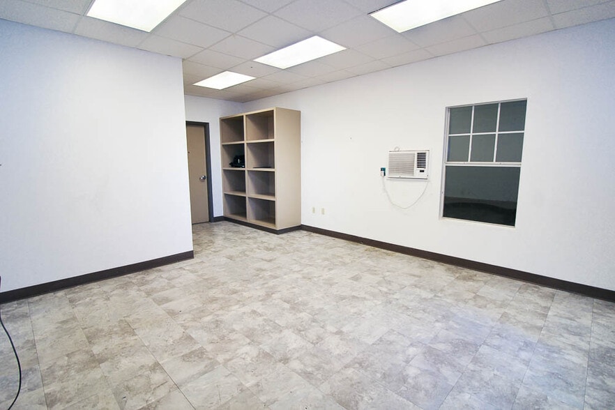 More Photos Of 4120 Metro Dr, Shreveport Warehouse For Lease