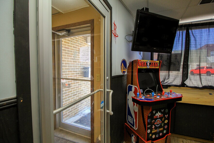 More Photos Of 320 N Main St, Pocahontas Medical For Sale