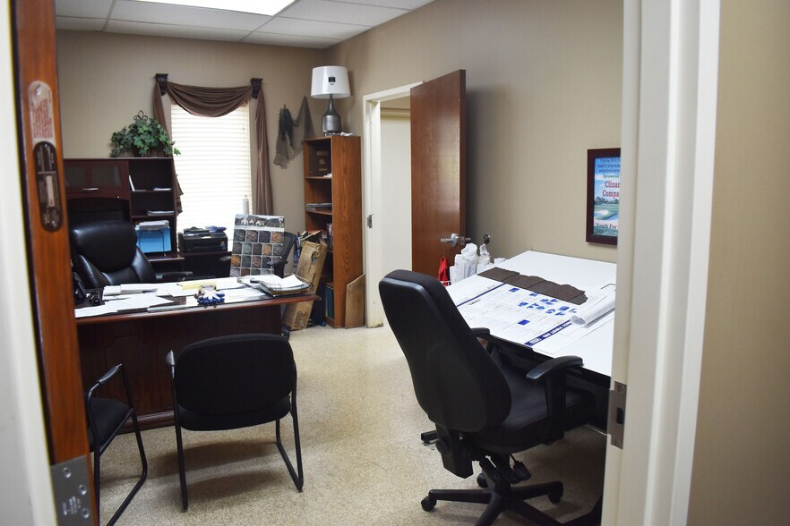 More Photos Of 1900 Southerland Dr, Nashville Warehouse For Sale