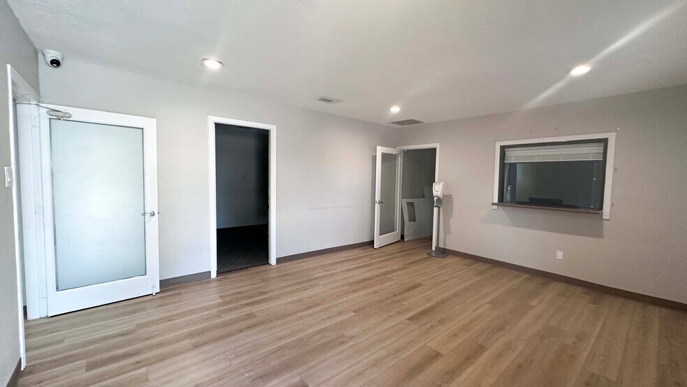 More Photos Of 1905 Jasmine Dr, Pasadena Industrial For Lease