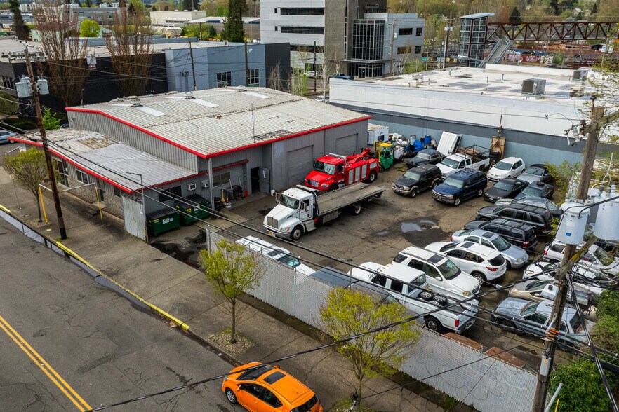 More Photos Of 3455 SE 21st Ave, Portland Service For Sale