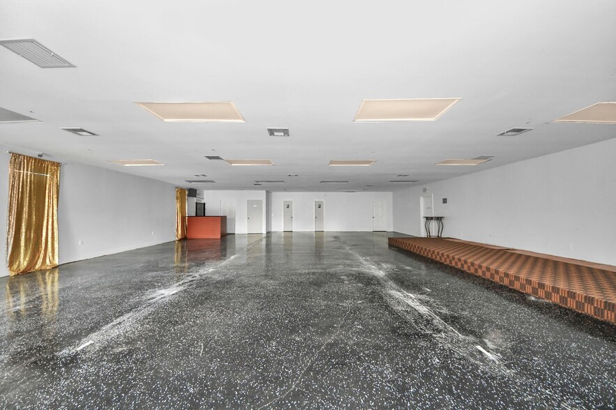 More Photos Of 8346 Howard Dr, Houston Office For Sale