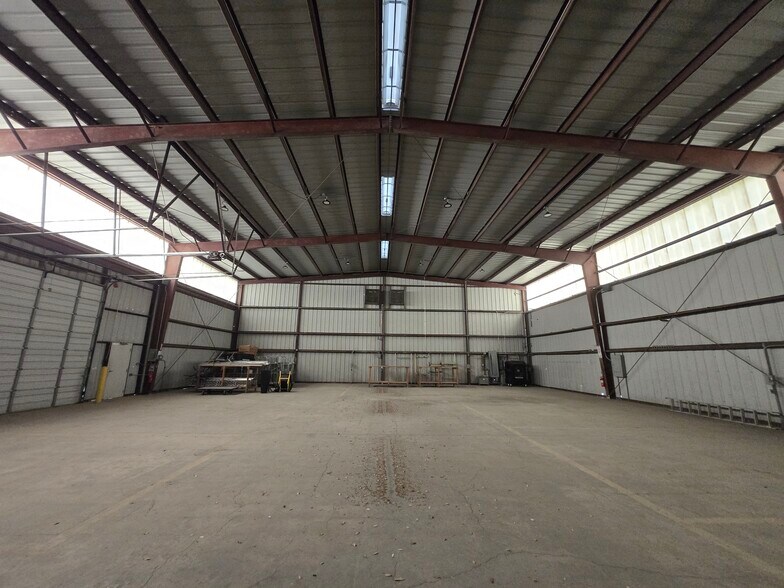 More Photos Of 15562 Capital Port Dr, San Antonio Warehouse For Lease