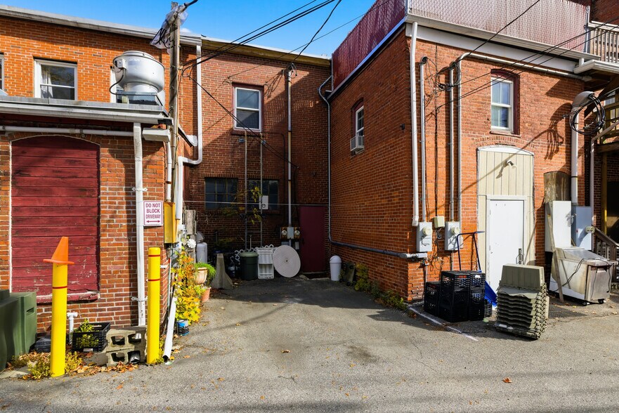 More Photos Of 275 Main St, South Berwick Storefront For Sale