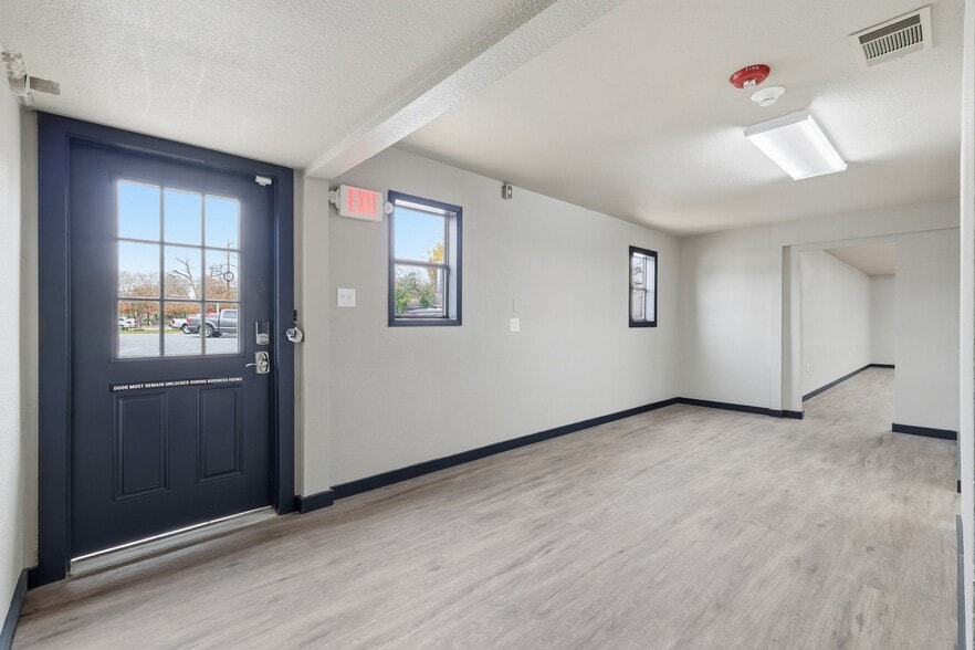 More Photos Of 516 N Locust St, Denton Daycare Center For Lease