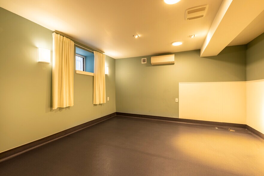 More Photos Of 2025 P St, Sacramento Office Residential For Lease