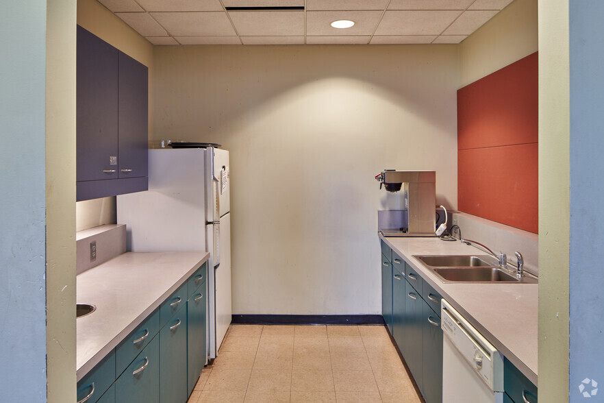 More Photos Of 3663 Woodward Ave, Detroit Office For Lease
