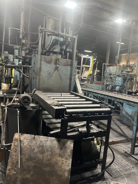 More Photos Of 400 S Gray St, Albany Manufacturing For Sale