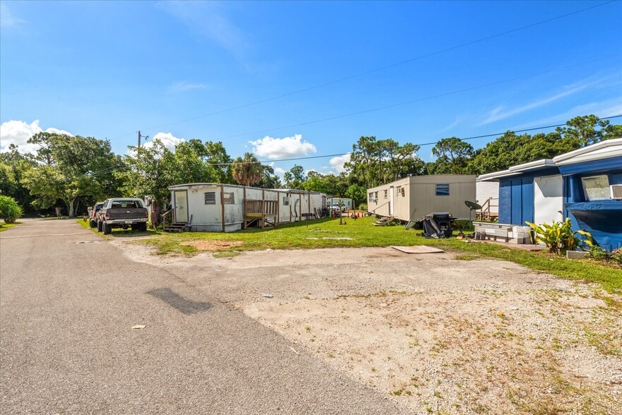 More Photos Of 7760 Bogart Dr, Fort Myers Trailer Camper Park For Sale
