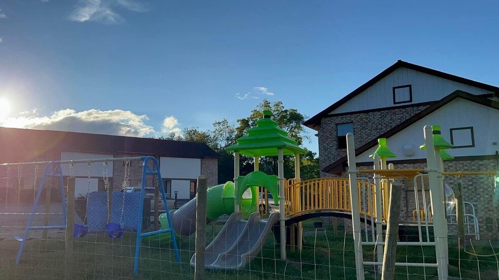 More Photos Of 237 Sherrad St, Marlinton Apartments For Sale