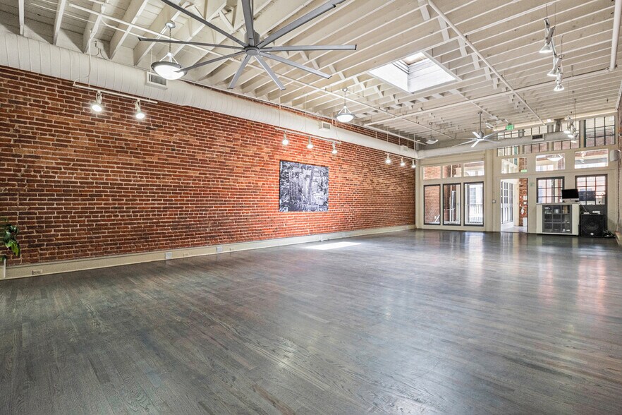 More Photos Of 1917 Market St, Denver Storefront For Sale