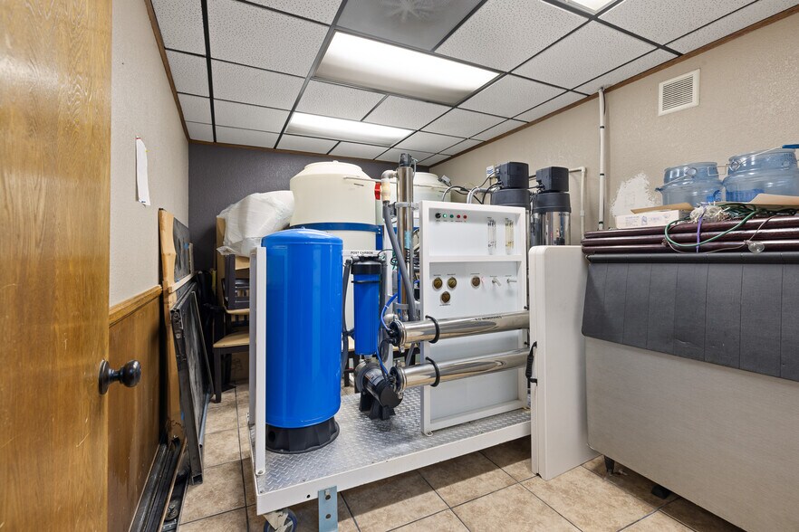 More Photos Of 44844 Elm Ave, Lancaster Freestanding For Sale