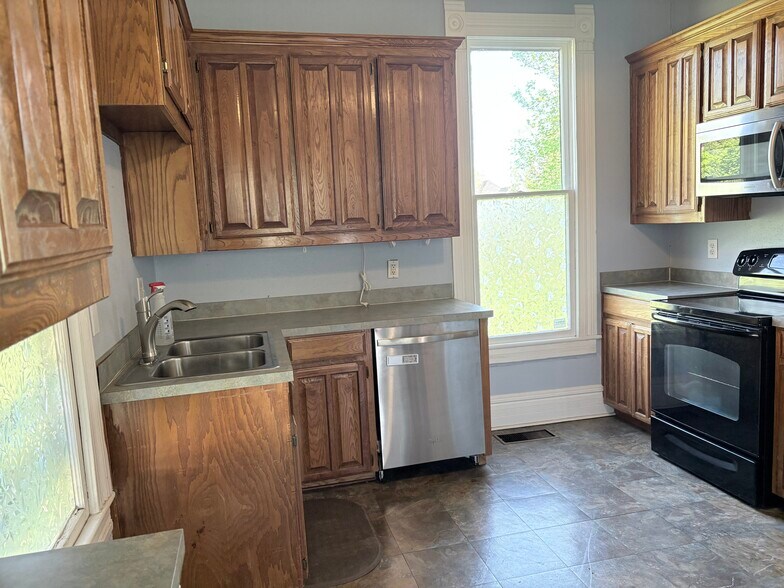 More Photos Of 612 S Rogers St, Waxahachie Office Residential For Sale