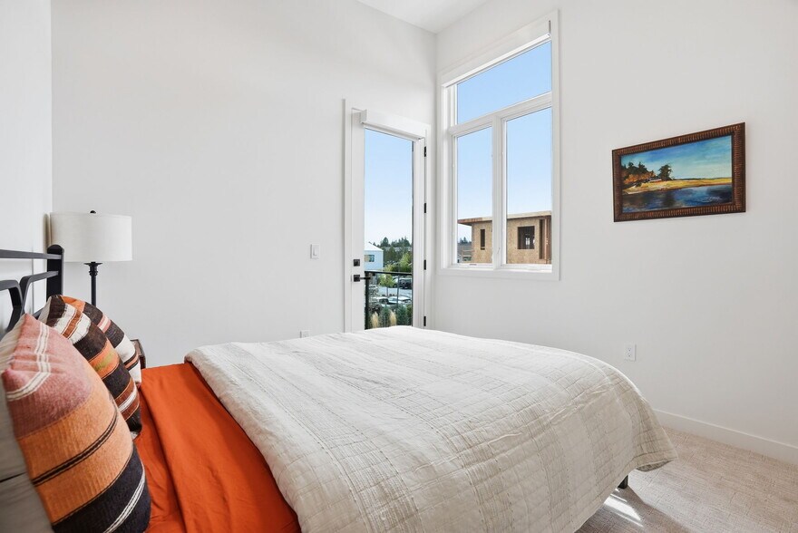 More Photos Of 210 SW Log Ct, Bend Apartments For Sale