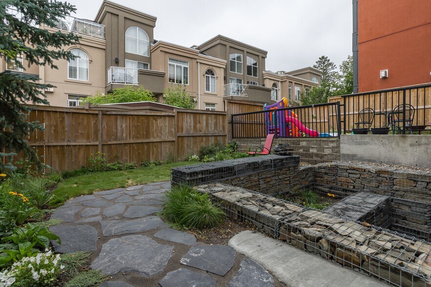 More Photos Of 1812 14A St SW, Calgary Office Residential For Sale