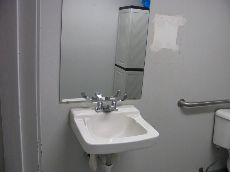 More Photos Of 1211-1217 NW Sheridan Rd, Lawton Unknown For Lease