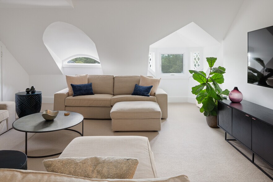 More Photos Of 9 Chambers Rd, West Park Lodge Meeting Hall For Sale