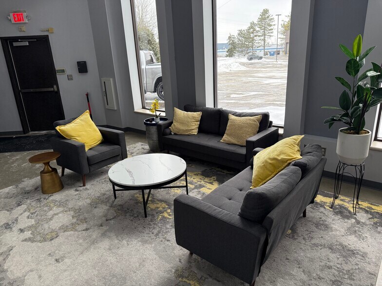 More Photos Of 23689 Industrial Park Dr, Farmington Hills Flex For Lease