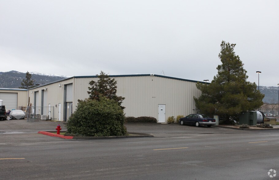More Photos Of 40077 Enterprise Dr, Oakhurst Warehouse For Lease