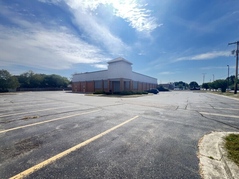 More Photos Of 900 Union Blvd, Englewood Drugstore For Lease