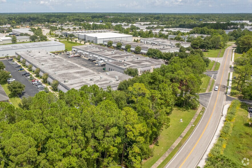 More Photos Of 11651 Central Pky, Jacksonville Light Distribution For Lease