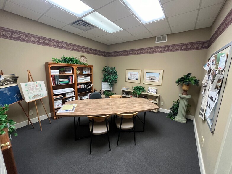 More Photos Of 311 S Broadway St, Pittsburg Office For Lease