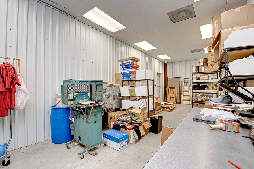 More Photos Of 7102 Glen Chase Ct, Houston Office For Sale