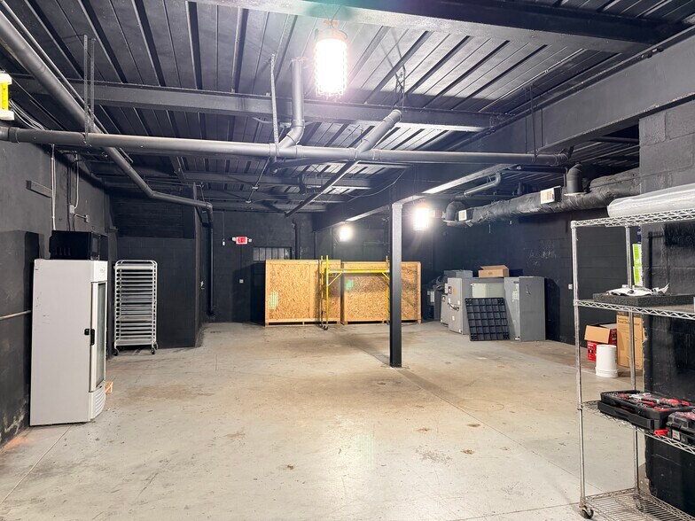 More Photos Of 40-50 Victor St, Highland Park Warehouse For Sale