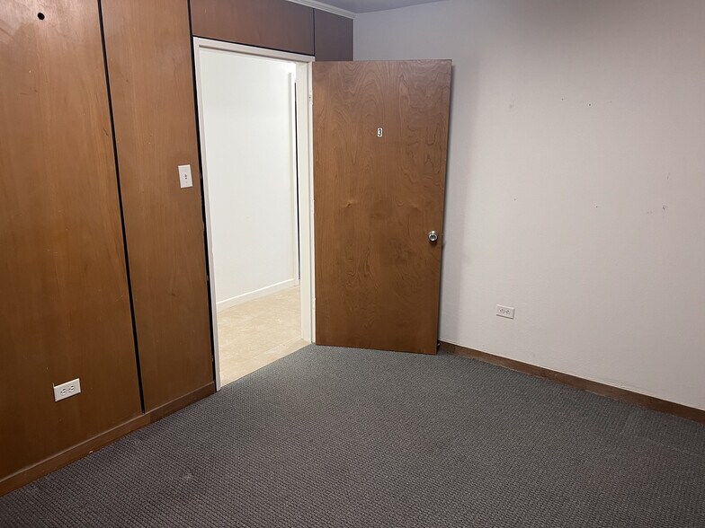 More Photos Of 712 5th Ave N, Texas City Office For Sale