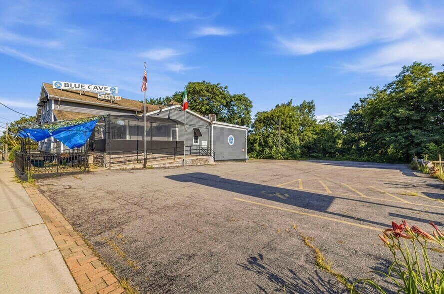More Photos Of 810 Center St, Lewiston Restaurant For Sale