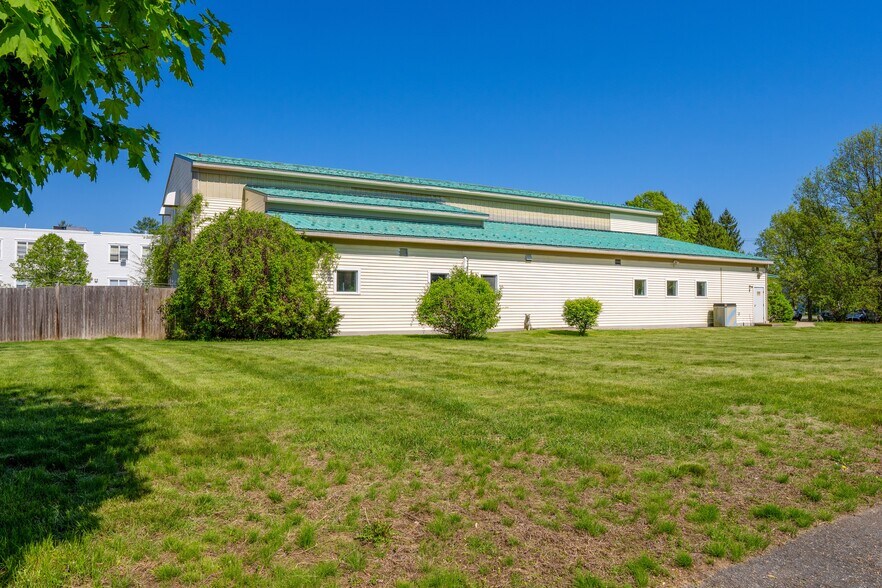 More Photos Of 150 Boston Post Rd, Sudbury Veterinarian Kennel For Sale