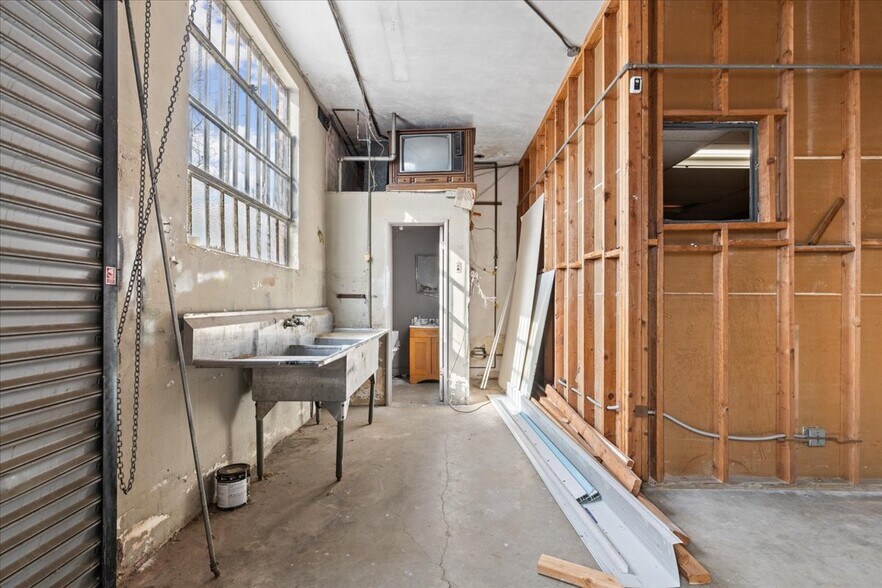 More Photos Of 213-219 S La Brea Ave, Inglewood Storefront For Lease