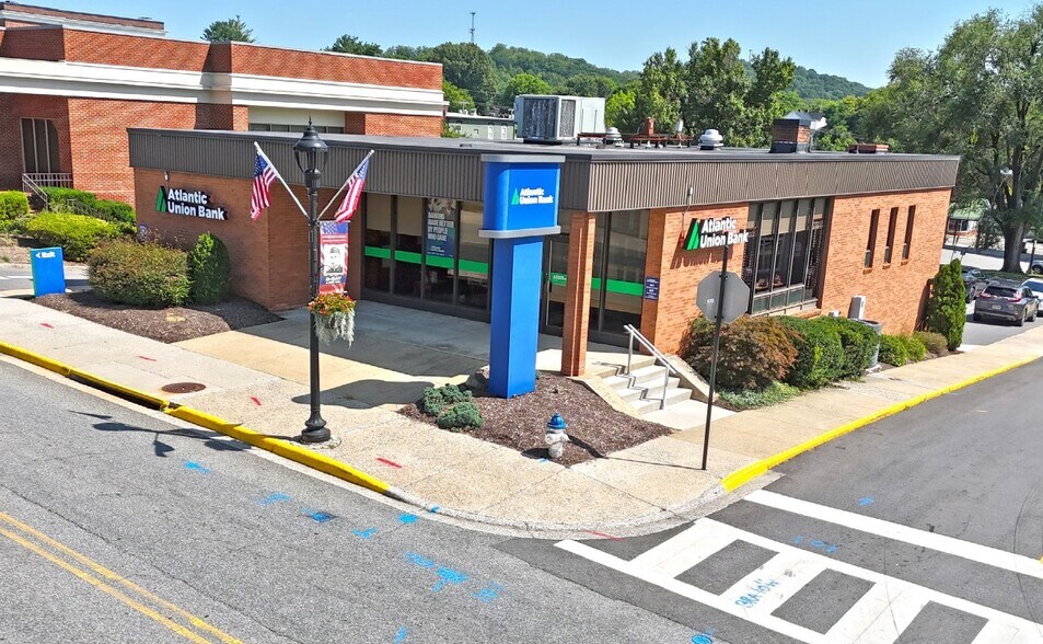 Primary Photo Of 125 W Main St, Bedford Bank For Sale
